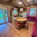 Les Maisonnettes Du - Base De Loisirs * Lavare