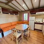 Les Maisonnettes Du - Base De Loisirs Lavare