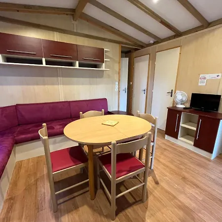 Les Maisonnettes Du - Base De Loisirs