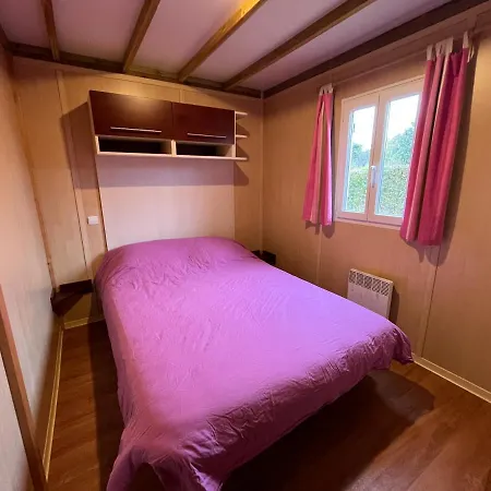 Camping Les Maisonnettes Du - Base De Loisirs Lavare