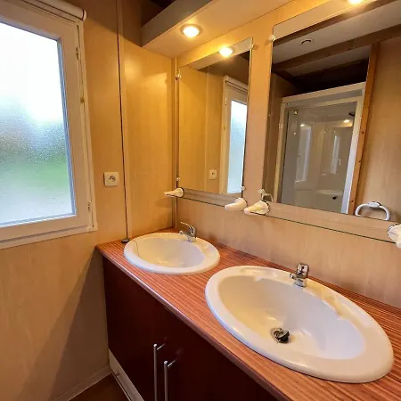 Les Maisonnettes Du - Base De Loisirs *