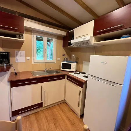 Les Maisonnettes Du - Base De Loisirs