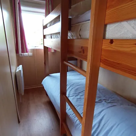 Les Maisonnettes Du - Base De Loisirs * Lavare