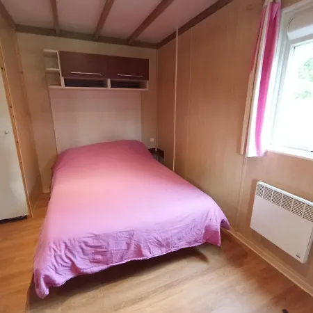 Les Maisonnettes Du - Base De Loisirs * Lavare