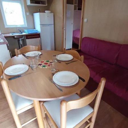 Les Maisonnettes Du - Base De Loisirs Κάμπινγκ Lavare