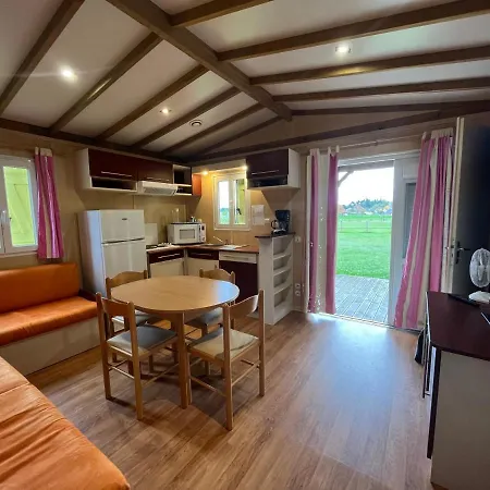 Camping Les Maisonnettes Du - Base De Loisirs Lavare