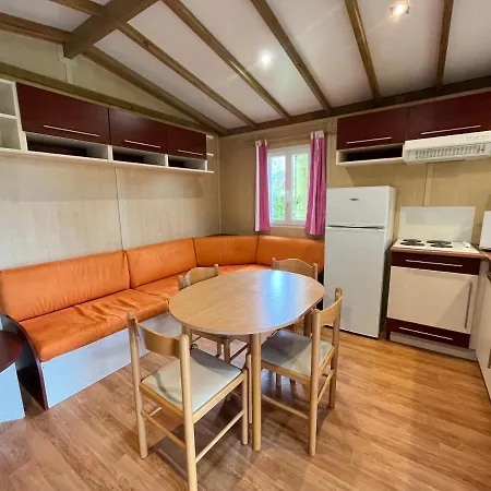 Les Maisonnettes Du - Base De Loisirs Lavare