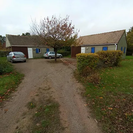 Camping Les Maisonnettes Du - Base De Loisirs Lavare