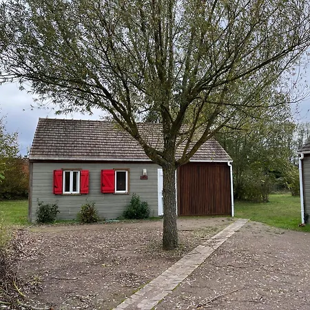 Camping Les Maisonnettes Du - Base De Loisirs *