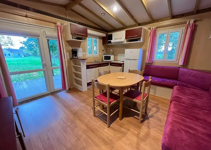 Les Maisonnettes Du - Base De Loisirs * Lavare