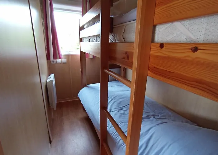 Les Maisonnettes Du - Base De Loisirs * Lavare