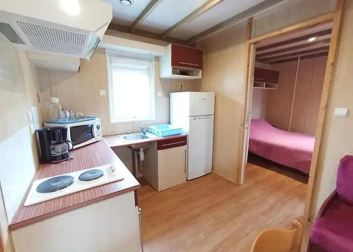 Les Maisonnettes Du - Base De Loisirs