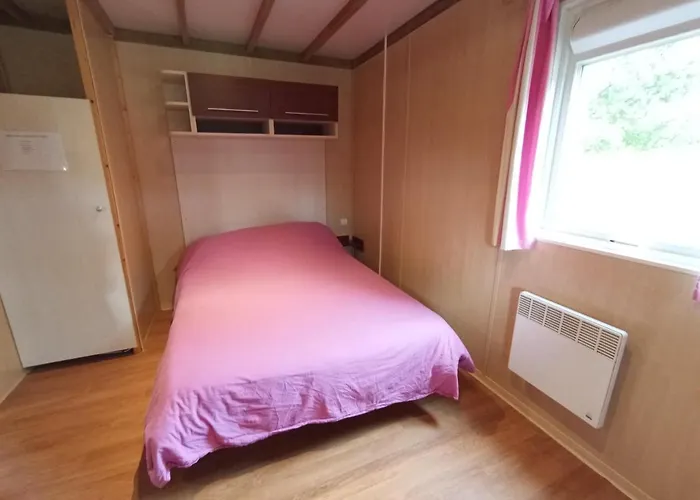 Les Maisonnettes Du - Base De Loisirs * Lavare