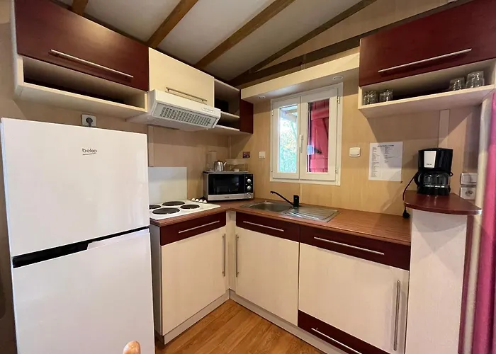 营地 Les Maisonnettes Du - Base De Loisirs Lavare