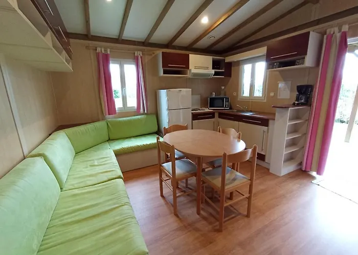 营地 Les Maisonnettes Du - Base De Loisirs Lavare