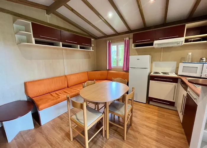 Les Maisonnettes Du - Base De Loisirs Lavare