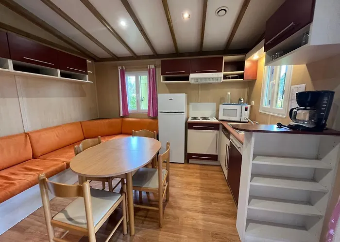 Les Maisonnettes Du - Base De Loisirs