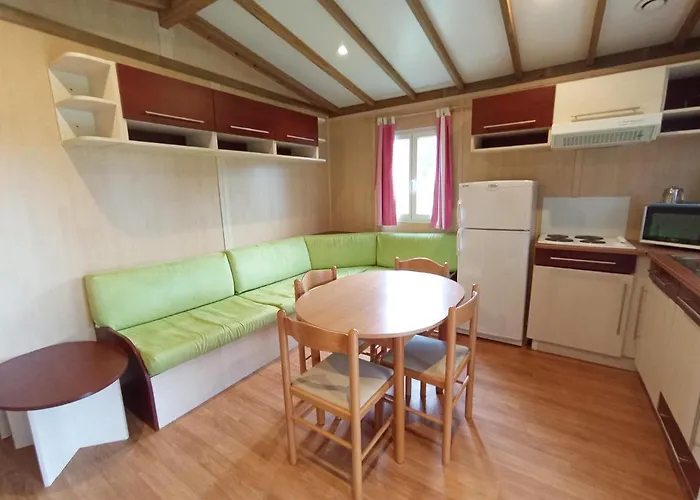 营地 Les Maisonnettes Du - Base De Loisirs Lavare