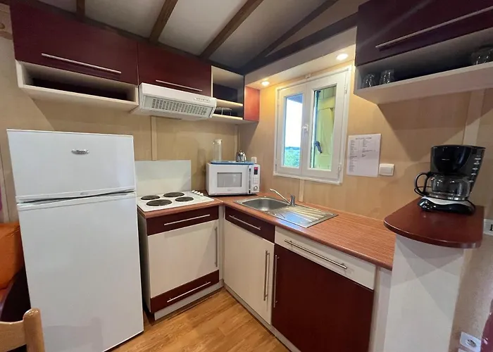 营地 Les Maisonnettes Du - Base De Loisirs Lavare