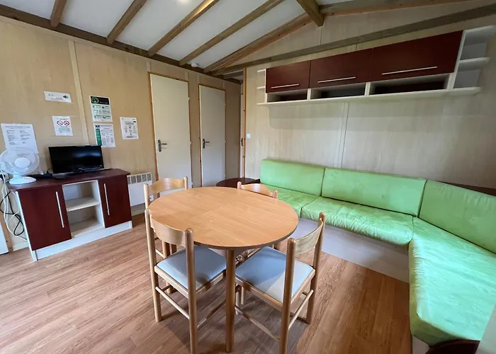 营地 Les Maisonnettes Du - Base De Loisirs Lavare